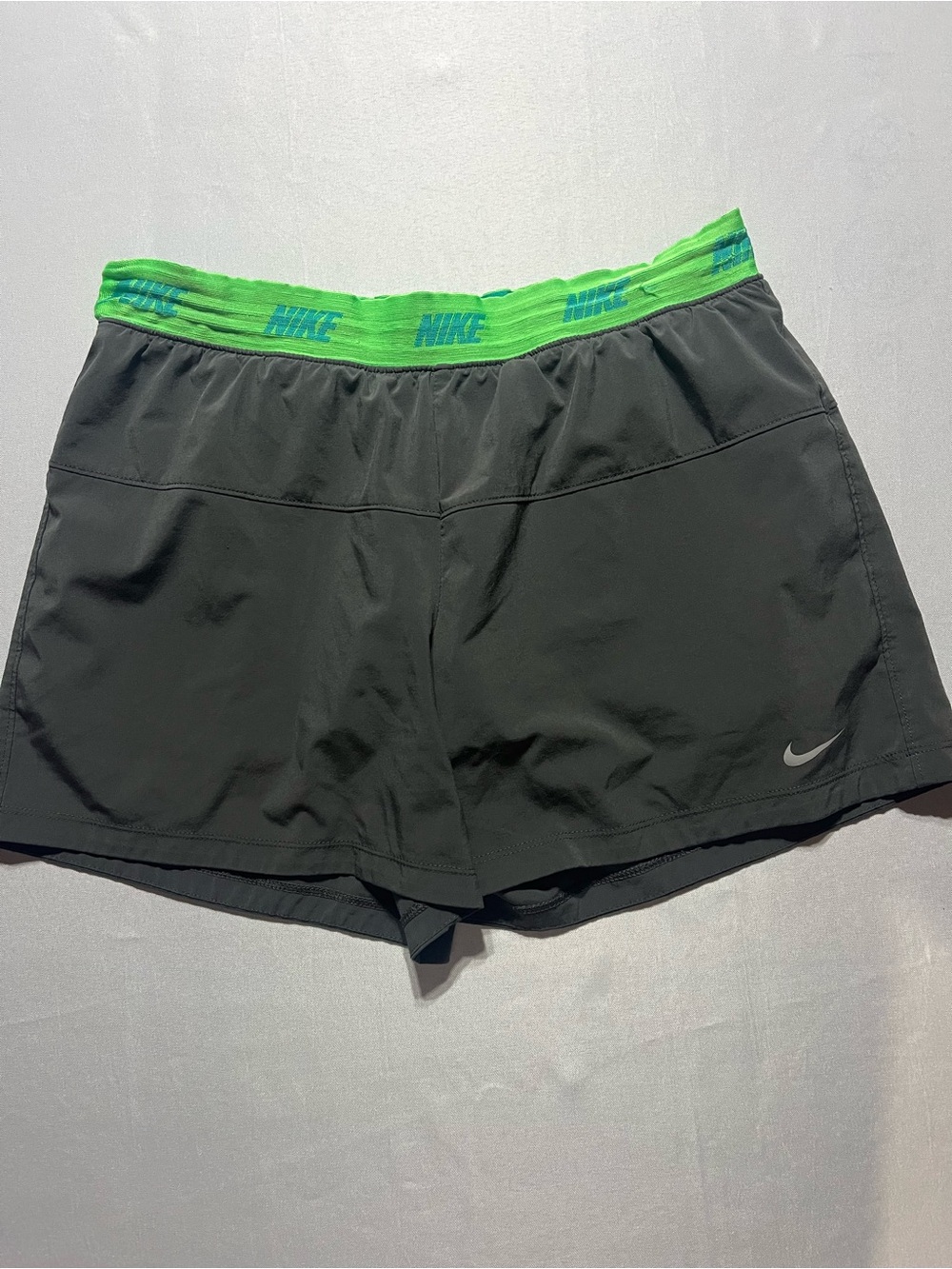 Nike Junior Girls XLarge Gray/Green Pull On Shorts Elastic Waist Inner Liner